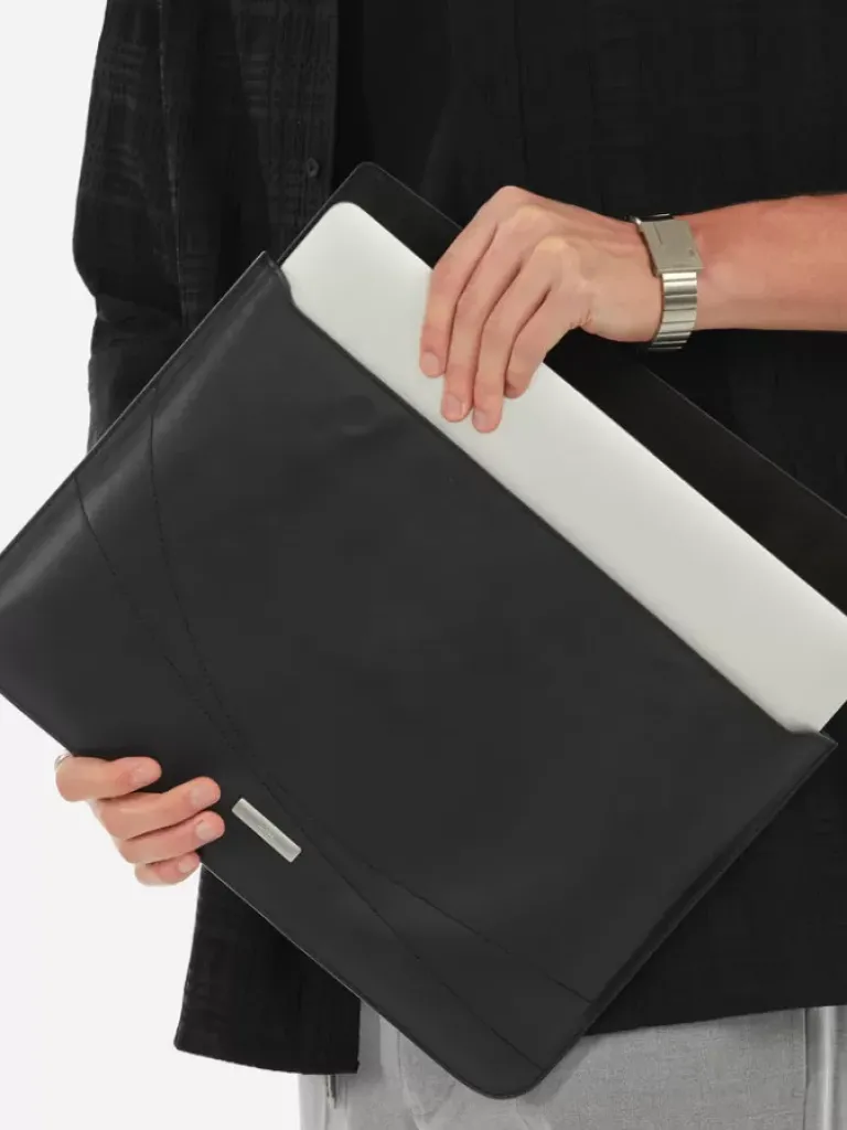 Men C2H4 007 - Basics Macbook Case