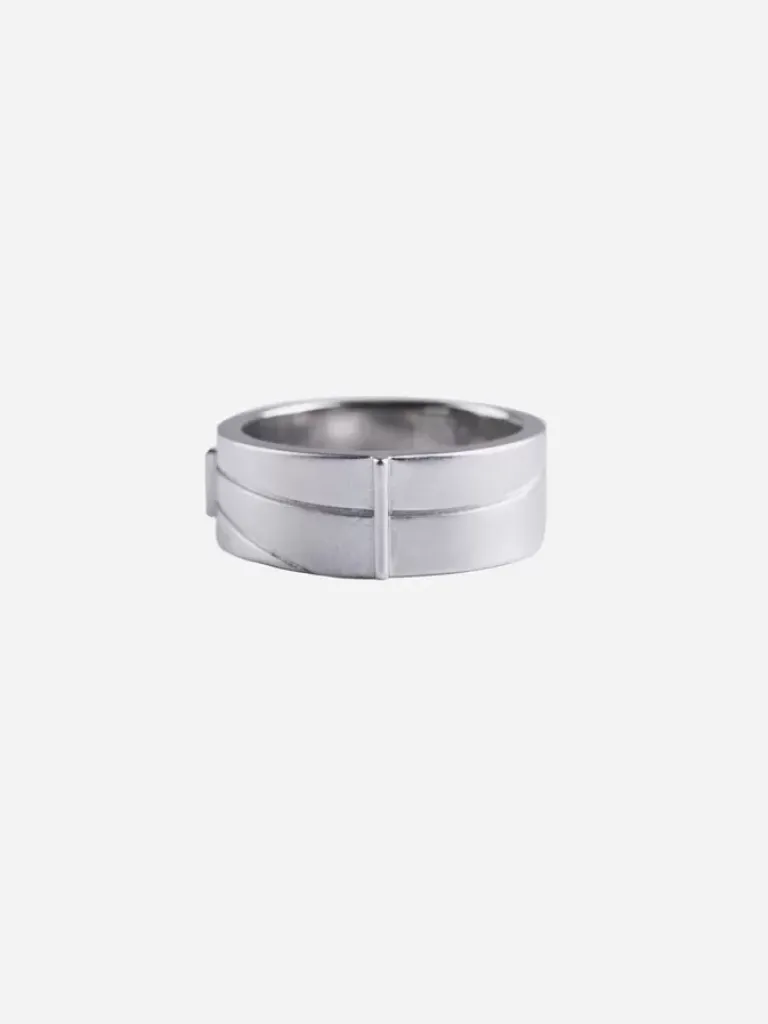 Men C2H4 004 - Streamline Logo Ring