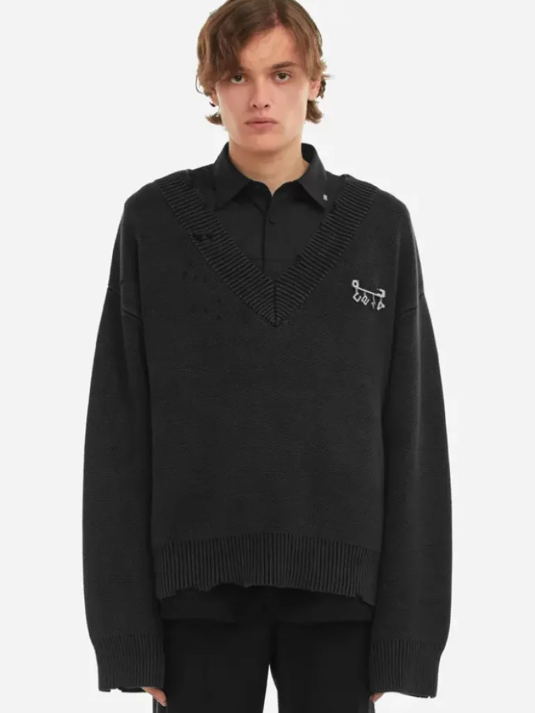 Men C2H4 006 - Sunburnt Distressed V-Neck Knit Sweater