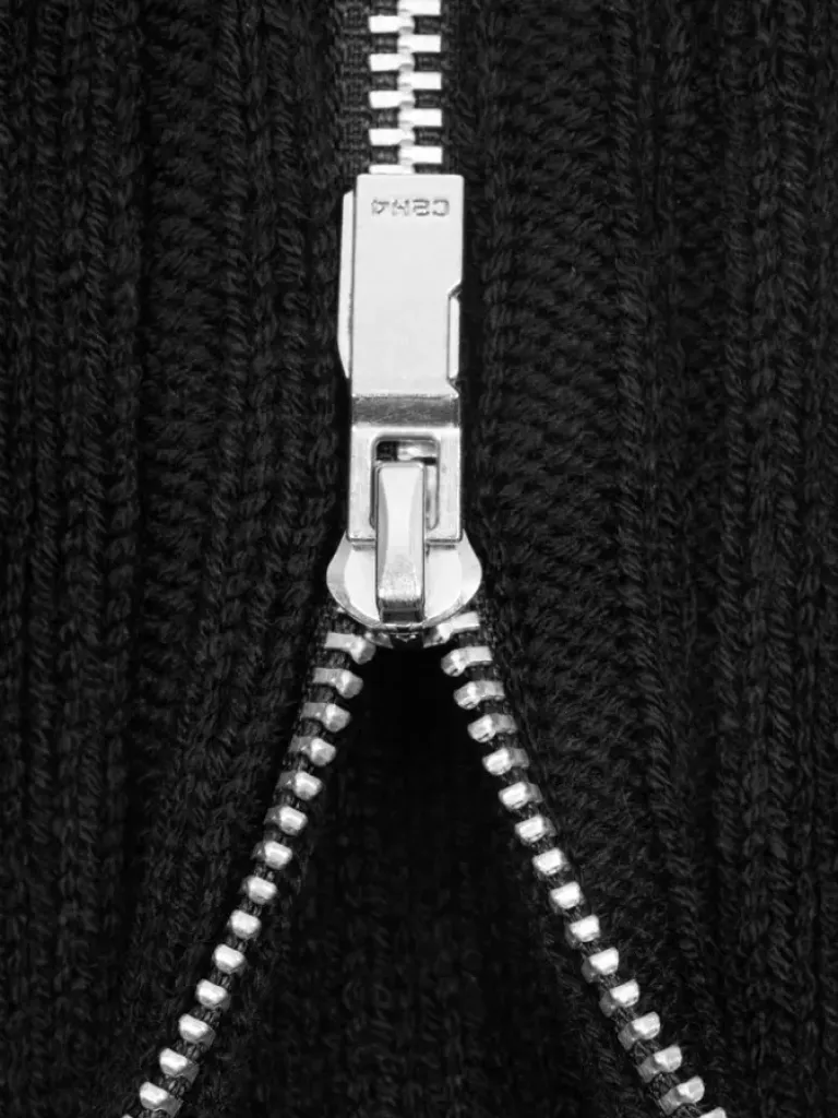Men C2H4 006 - Zippered Leg Sleeves